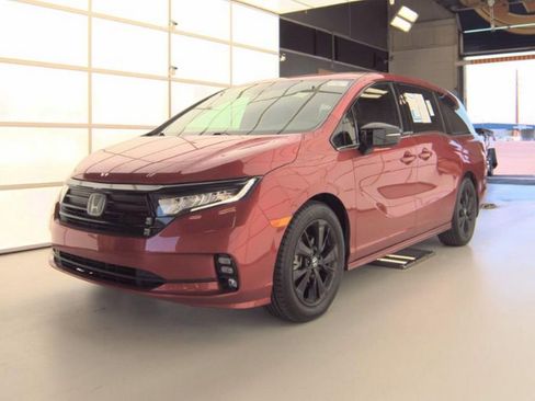 Used 2023 Honda Odyssey Sport image 2