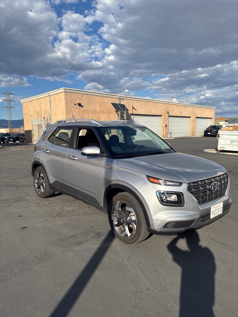 Used 2026 Hyundai Venue SEL FWD image 3