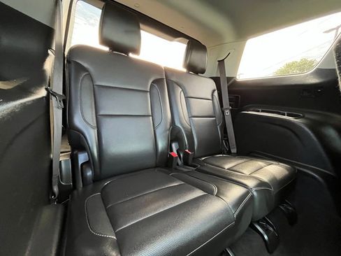 Used 2019 GMC Acadia SLT w/ LPO, Floor Liner Package AWD/4WD image 18