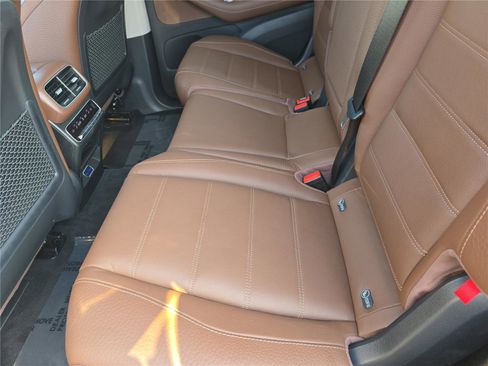 Used 2024 Mercedes-Benz GLS 580 4MATIC image 13