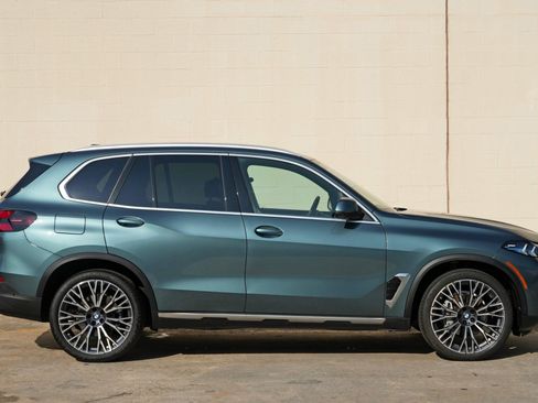Used 2025 BMW X5 sDrive40i w/ Climate Comfort Package RWD image 61