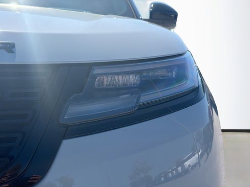 New 2026 Land Rover Range Rover Velar Dynamic SE AWD/4WD image 9