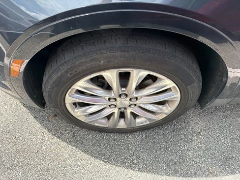 Used 2021 Cadillac XT5 Premium Luxury w/ LPO, Premium Carpet Package AWD/4WD image 3