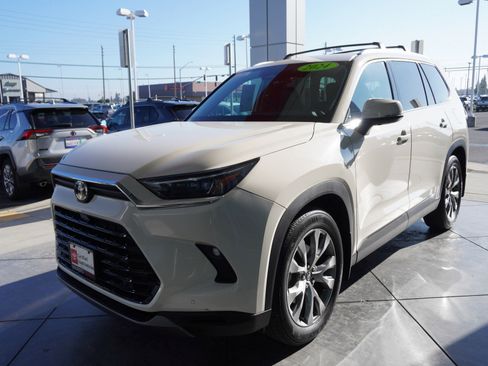 Used 2024 Toyota Grand Highlander Limited image 7