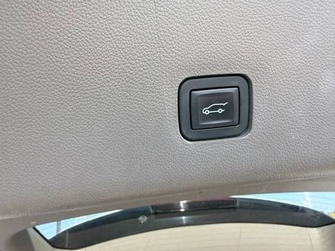 Used 2019 Chevrolet Traverse LT FWD image 24
