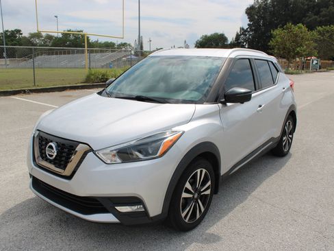 Used 2019 Nissan Kicks SR FWD image 31