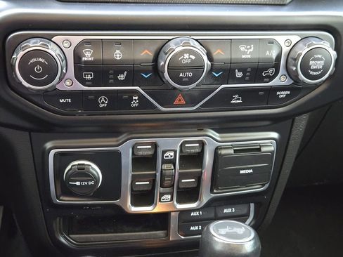 Used 2021 Jeep Wrangler Unlimited Sahara image 20