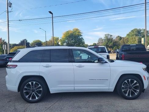 Used 2023 Jeep Grand Cherokee Overland w/ Advanced Protech Group III image 24