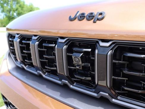 New 2026 Jeep Grand Cherokee Limited AWD/4WD image 8