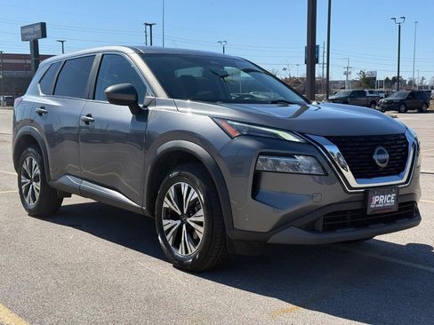 Used 2023 Nissan Rogue SV image 8