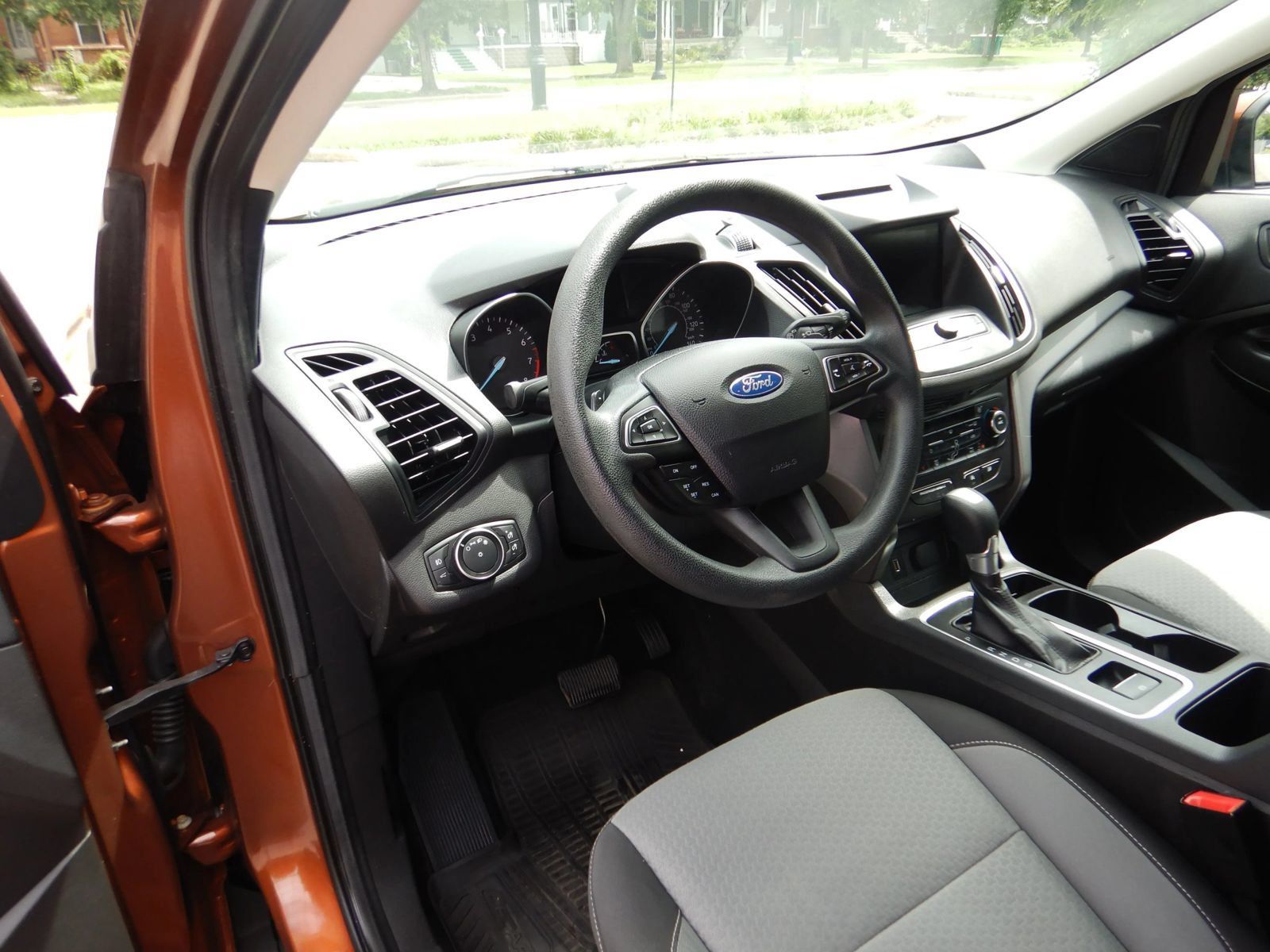 Used 2017 Ford Escape SE w/ Equipment Group 201A AWD/4WD image 12