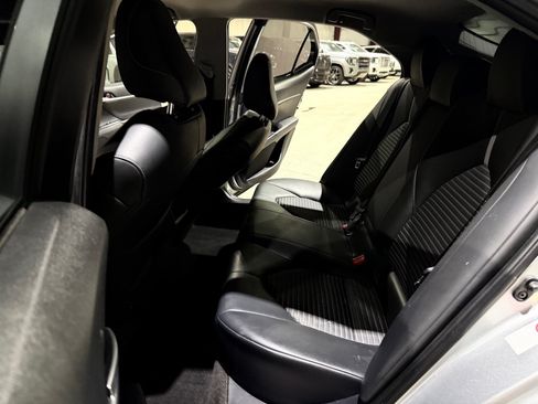 Used 2018 Toyota Camry SE FWD image 17
