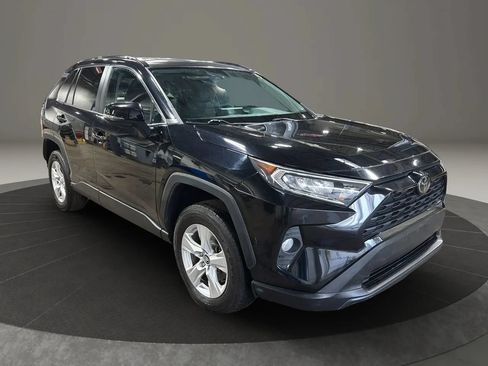 Used 2021 Toyota RAV4 XLE FWD image 3