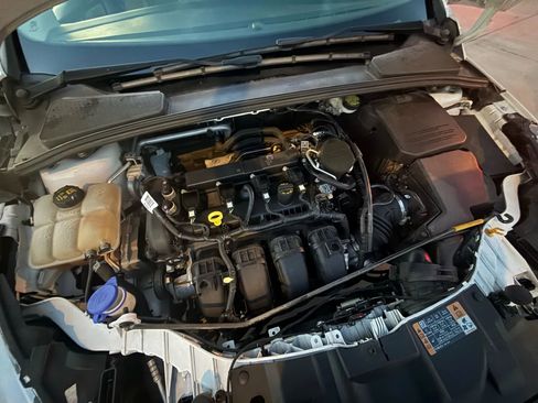 Used 2015 Ford Focus SE w/ Reverse Sensing Package image 12