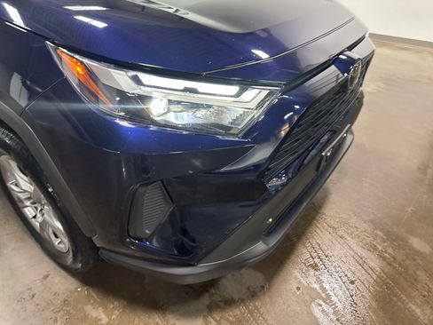 Used 2025 Toyota RAV4 XLE AWD/4WD image 40
