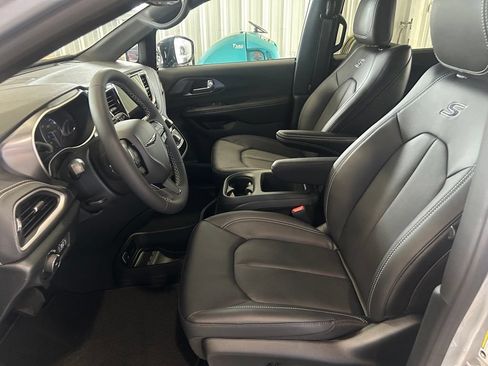 New 2026 Chrysler Pacifica Select w/ S Appearance Package FWD image 10