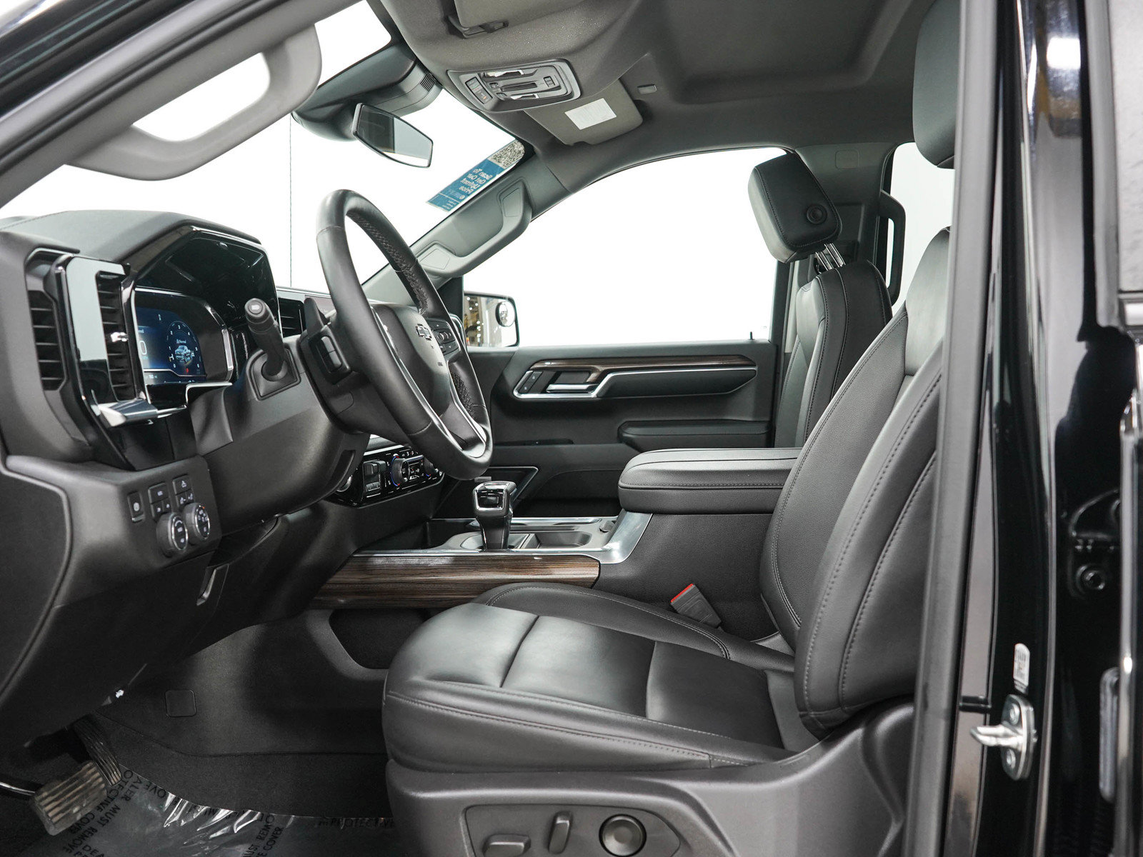 Used 2024 Chevrolet Silverado 1500 RST w/ Redline Edition AWD/4WD image 23