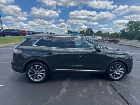 Used 2022 Lincoln Nautilus Reserve AWD/4WD image 2