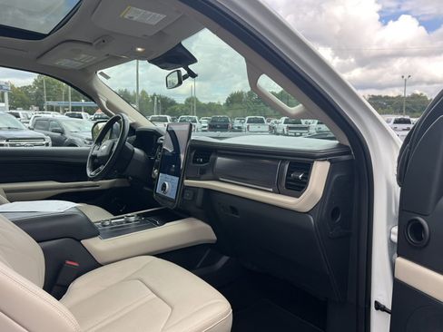 Certified 2022 Ford Expedition Max Platinum image 11