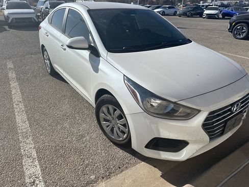 Used 2020 Hyundai Accent SE image 3