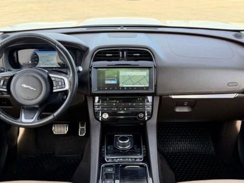 Used 2019 Jaguar F-PACE Prestige image 27