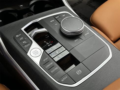 Used 2023 BMW 330i Sedan w/ Premium Package image 17