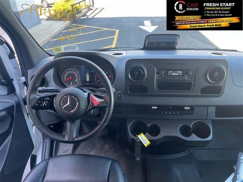 Used 2025 Mercedes-Benz Sprinter 2500 image 27