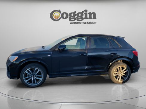 Used 2022 Audi Q3 2.0T Premium w/ Black Optic Sport Package image 2