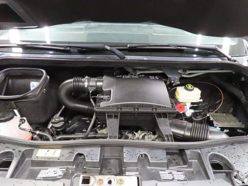 Used 2021 Mercedes-Benz Sprinter 2500 image 25