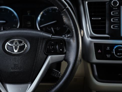 Used 2015 Toyota Highlander XLE image 19