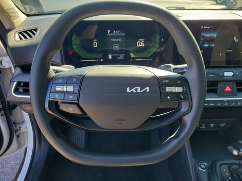 Used 2025 Kia K4 FWD image 26