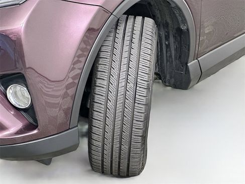 Used 2018 Toyota RAV4 Limited image 25