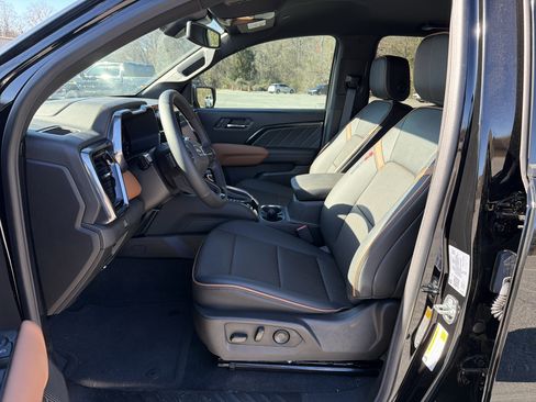 New 2025 GMC Canyon AT4 w/ Nightfall Edition image 10