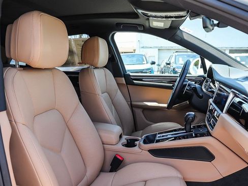 Used 2024 Porsche Macan AWD/4WD image 16
