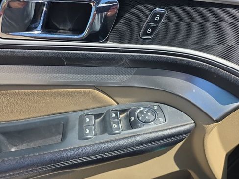 Used 2017 Ford Explorer XLT AWD/4WD image 12