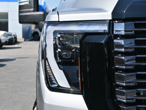 Used 2026 GMC Sierra 2500 Denali Ultimate AWD/4WD image 6