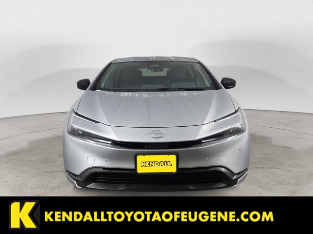 Used 2025 Toyota Prius LE FWD image 2