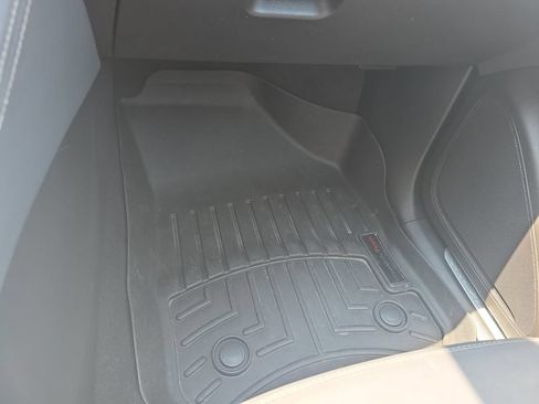 Used 2019 Buick Envision Essence FWD image 18