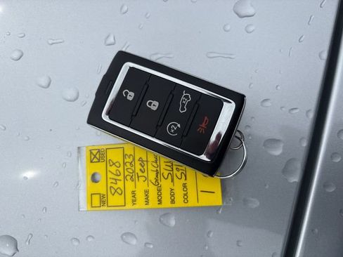 Used 2023 Jeep Grand Cherokee L Limited AWD/4WD image 31