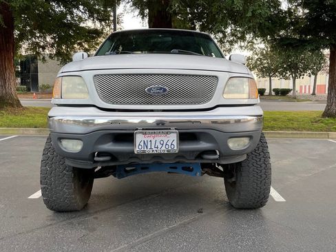 Used 2001 Ford F150 Lariat image 2