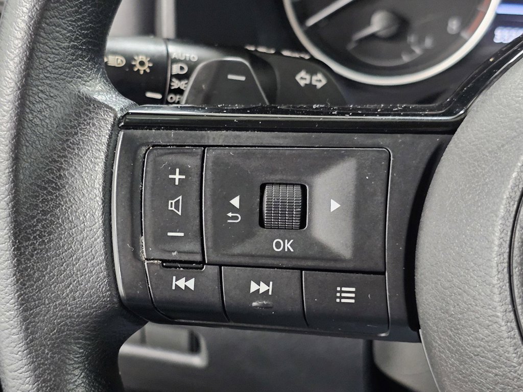 Used 2023 Nissan Rogue SV AWD/4WD image 32