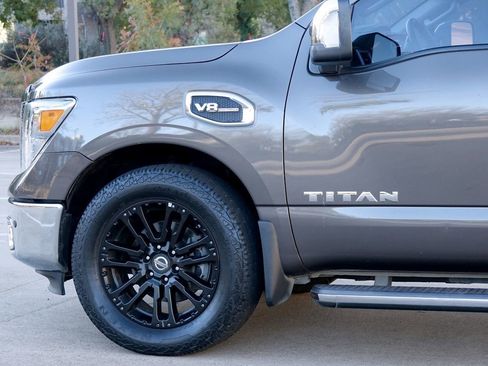 Used 2017 Nissan Titan SL w/ SL Towing Convenience Package image 22