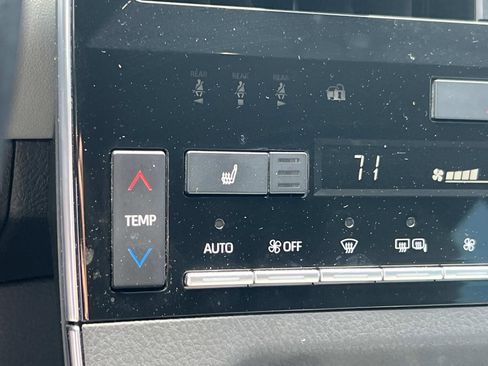 Used 2019 Toyota Avalon XLE w/ Moonroof Package image 34