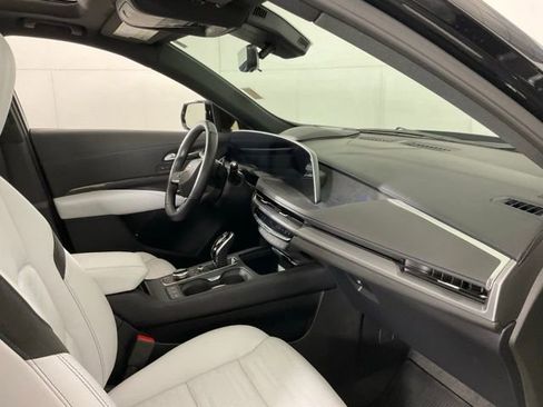 Used 2025 Cadillac XT4 Sport image 29