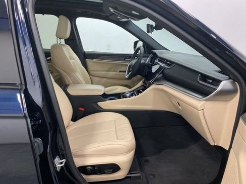 Used 2024 Jeep Grand Cherokee Limited w/ Luxury Tech Group II AWD/4WD image 25