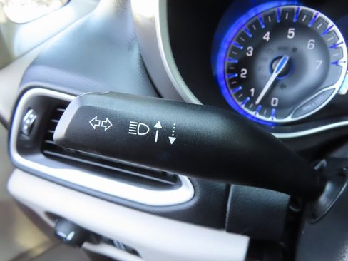 Used 2023 Chrysler Pacifica Touring-L image 20