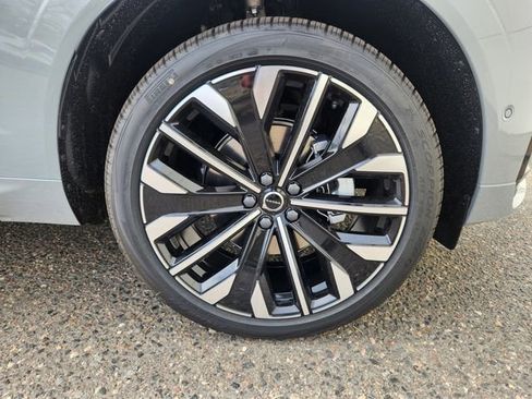 New 2026 Volvo XC60 B5 Ultra w/ Climate Package image 18