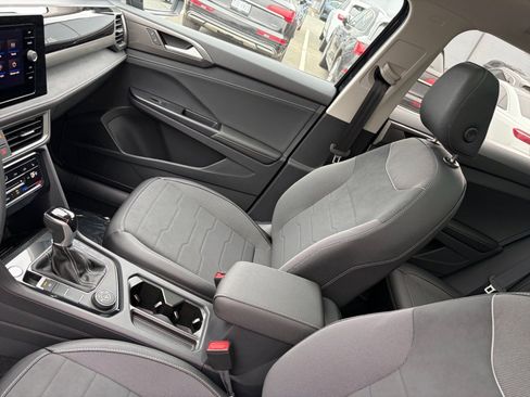 Used 2026 Volkswagen Taos SE image 31