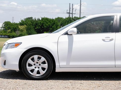 Used 2011 Toyota Camry FWD image 14