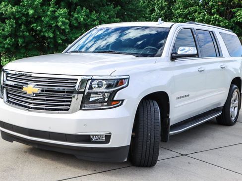 Used 2020 Chevrolet Suburban Premier image 3